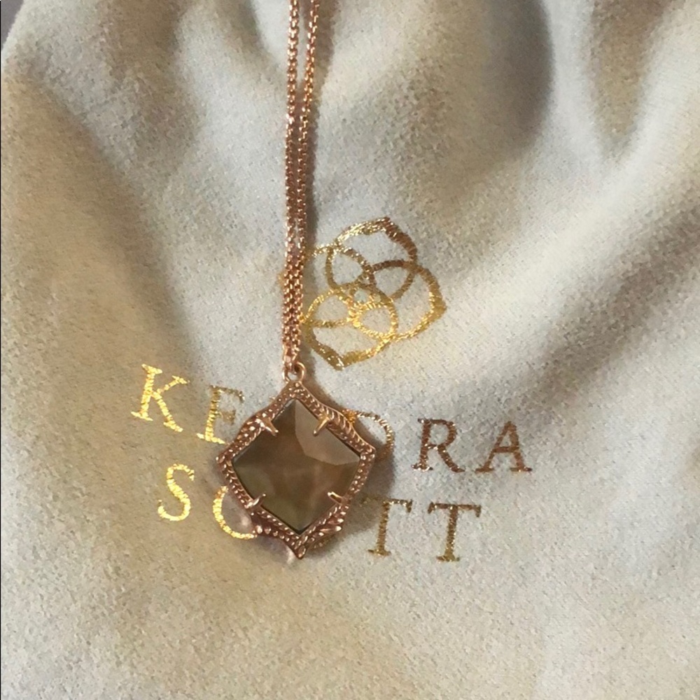 NWT Kendra Scott Kacey Pendant